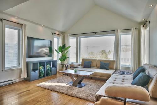 Dynamite 2-Bedroom House, Garage, Sleeps 6
