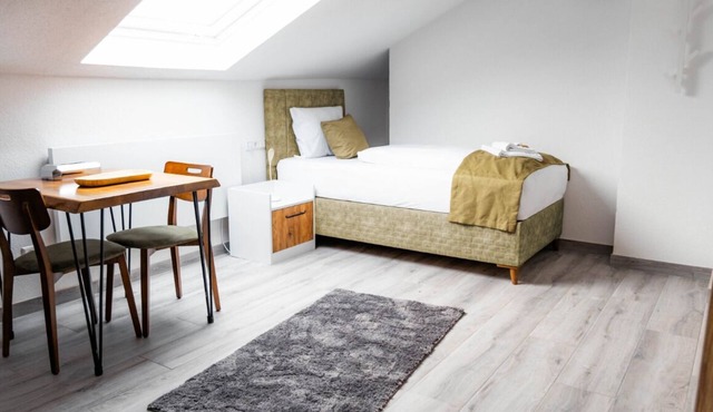 E&B Hotel