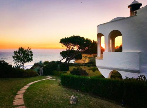 E&M Beach House - Creative Space for Creative People