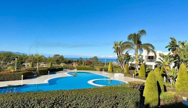 E1-2 Pine Valley Poolside Apartment