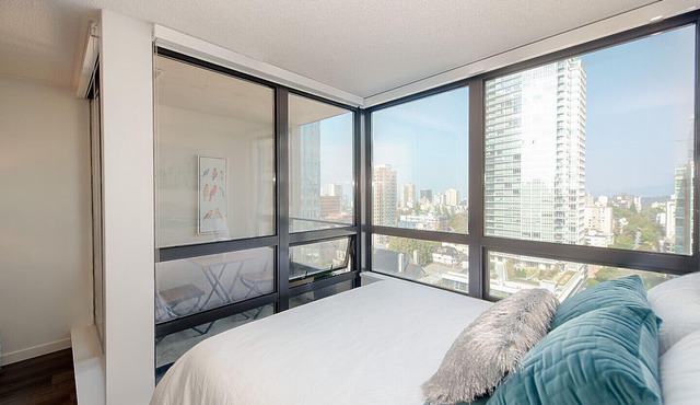 E2 - Chic Downtown Jr. 1 Bedroom