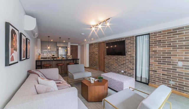 E203 - Cool 2-bed with Fast WiFi, hot water, A/C