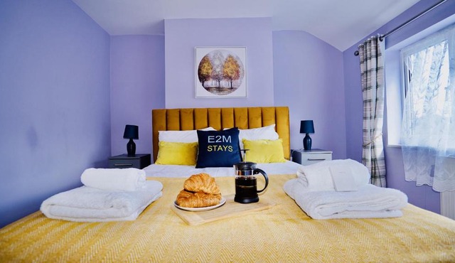 E2M Stays Beautiful House Close To Heathrow Airport- Walking Distance To Thames River