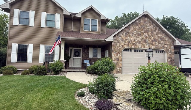 EAA Air Adventure - Executive Home for Business Rental