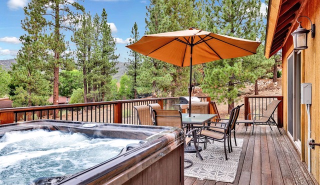 Eagle Ridge Views Log Cabin w/Hot Tub + Games