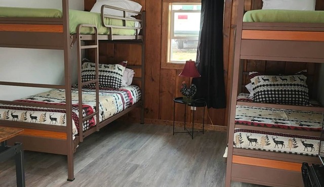 Eagle Rock Resort - Cabins #2 or 3 - Two Bunk Beds