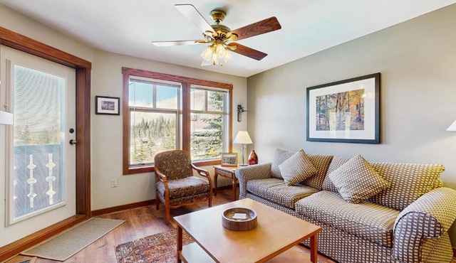 Eagle Springs East 402: Buffaloberry Suite