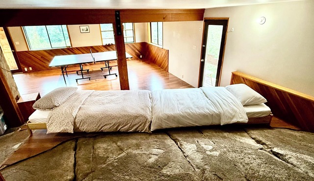 Eagles Nest - Epic Bluff-Top Cabin Squamish Valley