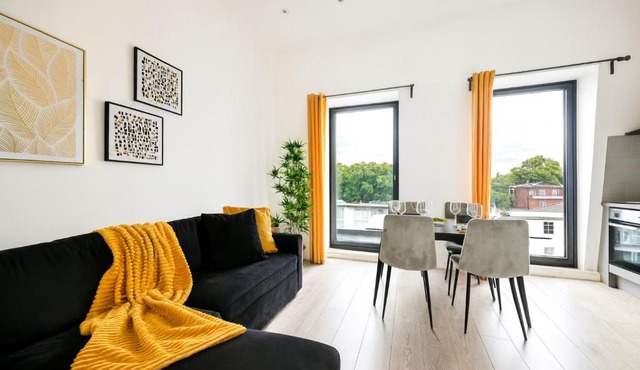 Ealing Broadway Apartment- Great Transport Links