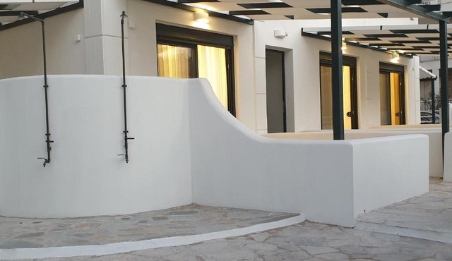 Eantos Studios and Suites