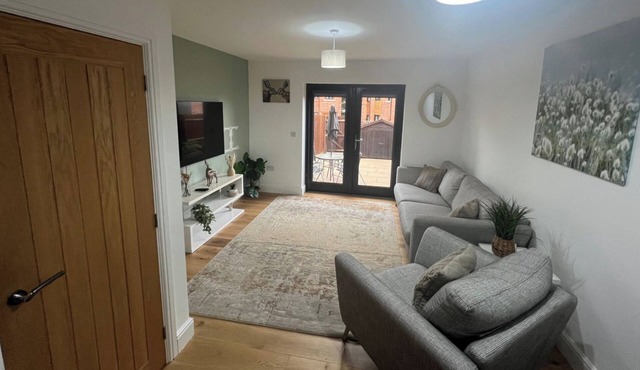 Earls Barton House Sleeps 4 with Patio and Garden
