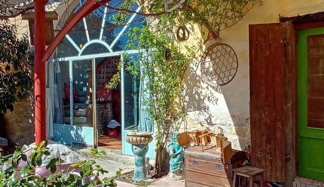 earth house, ecologique, hand made and old fashion.