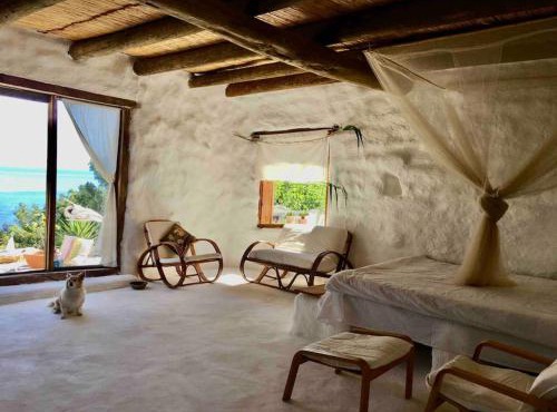 Earthouse Retreat