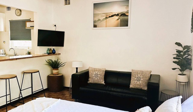 Earthy Mix M6 Studio Apartment near Kings Park