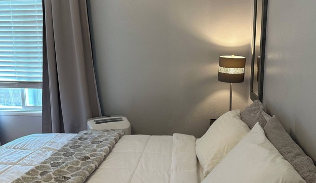 East Bay Connection: Comfy 2-bedroom house with AC in vibrant Oakland
