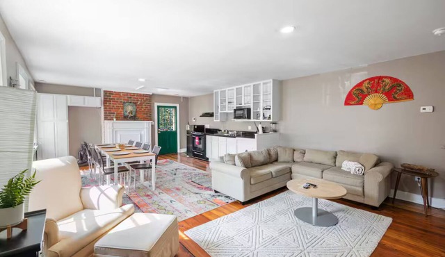 East Clay Street Retreat - Convention Center