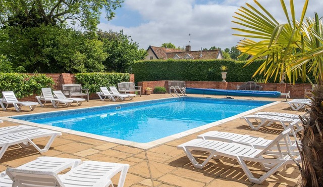 East Green Farm Cottages - The Dairy - sleeps 6 guests in 3 bedrooms