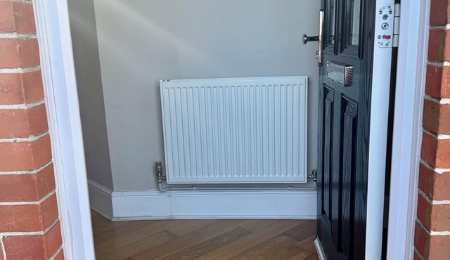 East Grinstead Cosy, Spacious Self-Contained Flat