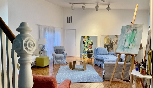 East Hampton artist retreat, short walk to Town, shopping and restaurants.