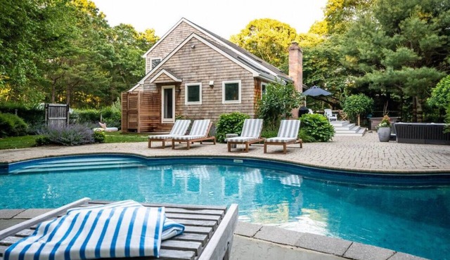 East Hampton Estate for 10, Pool Open! Sauna, Chef`s Kitchen, Outdoor Fireplace