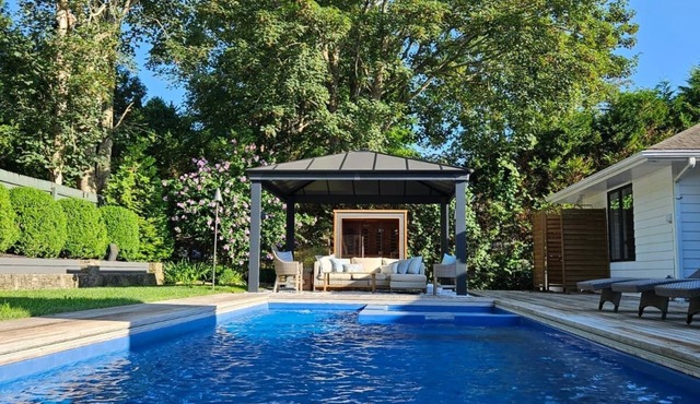 East Hampton Village Gem, Private Flag Lot, Walk or Bike to Everything!