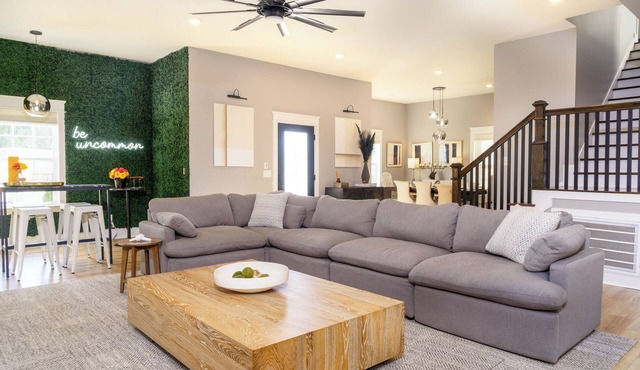 East Nashville Luxury Group Stay 4BR w/Theater Near Broadway