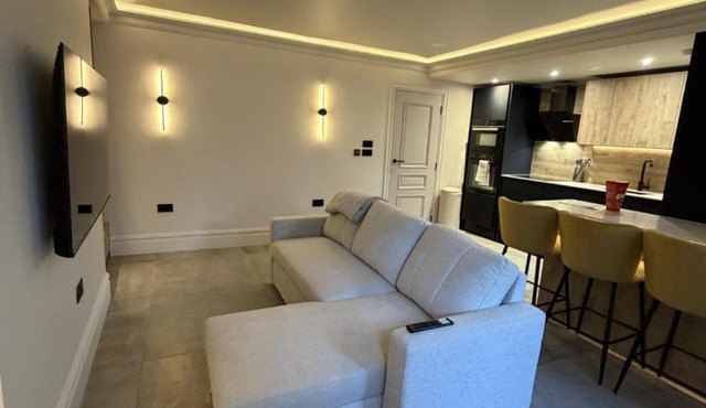 East Parade Collection, Courtyard 35A