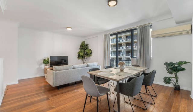 East Perth 2 Bedroom modern apartment with pool gym and free parking undercover
