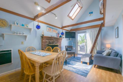 East Sandwich Escape—Deck, Beach Summer Fun