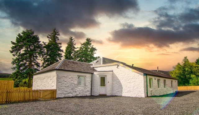 Easter Caiplich - a holiday cottage that sleeps 6 guests in 3 bedrooms