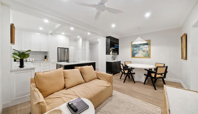 Easy Access 2BR Flat with Parking in Rose Bay