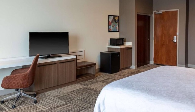Easy Access to I-40: Close to Clinton Presidential Center & Downtown!