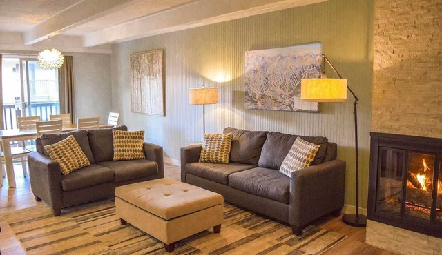 Easy access to skiing & downtown Breck. Pool + hot tub. Family friendly.