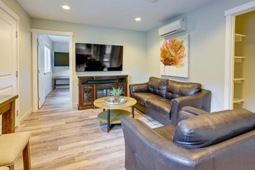 Easy Commuting! Modern SeaTac Unit w/Fireplace