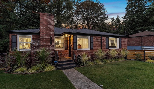 Easy FIFA Access — 17 min to Fan Zone, 24 min to Stadium + 5BR Family Retreat @ Private Creek Fast