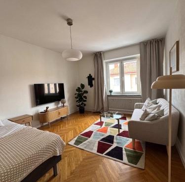 Easy living in suburban studio