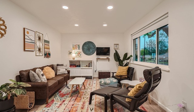 Easy to Denver-Marvelous Mid-Century Mod Charmer!