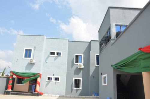 EASY WORLD HOTeL