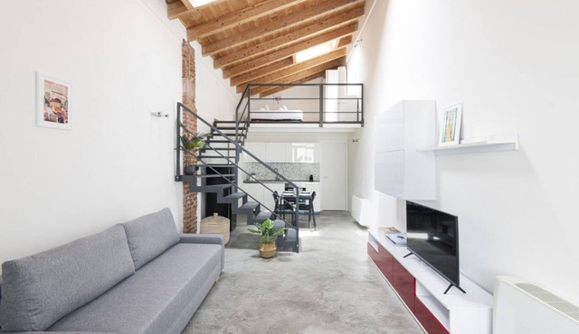 Easylife- Two-level apartment on the Navigli area