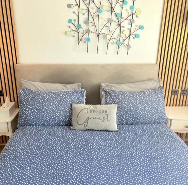 EasyStay - Bright & Spacious house, recently renovated, Free Parking near Luton Airport