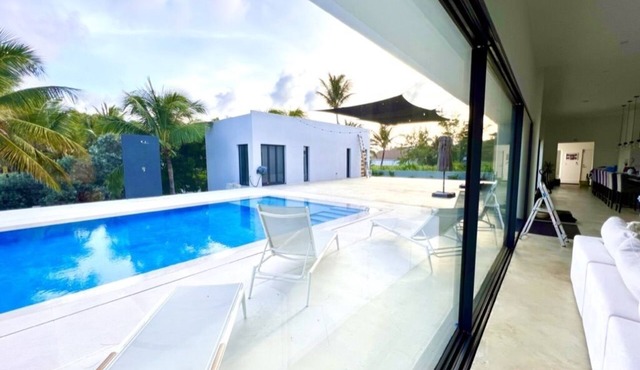 Echo Beach - A Modern Beach House On The Beach Five Minutes From The Airport