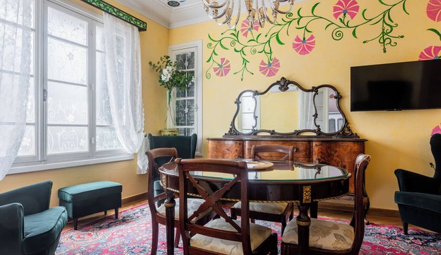 Eclectic 4-Bed, 4-Bath Apt in Central Athens - AK1
