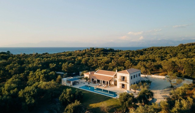 Eclectic and Secluded Estate, Villa Aegis