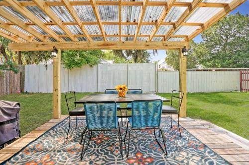 Eclectic Beauty, Heart of Downtown St Aug