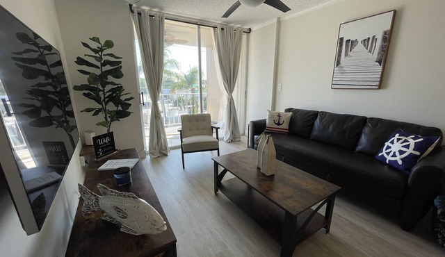 Eclectic Easeful Stay At The Keys!