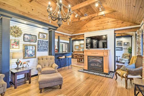 Eclectic 'Osage Cottage' in Historic District