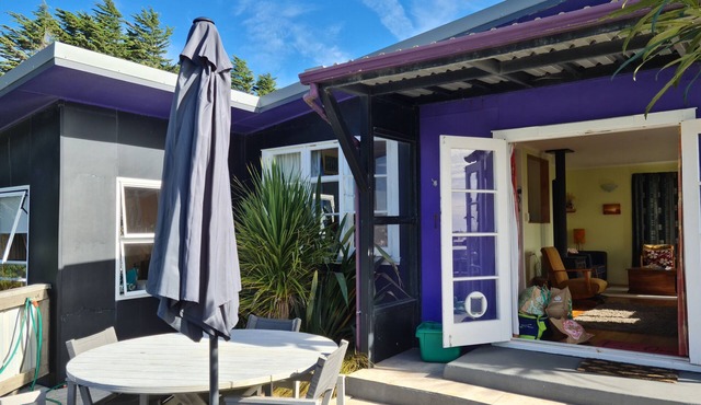 Eclectic real kiwiana bach