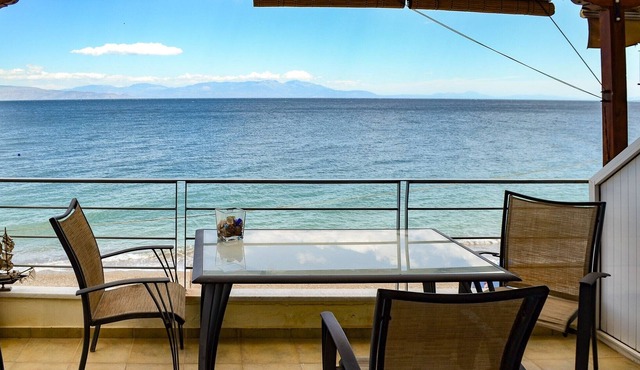 Eclectic Residence With Beach At The Doorstep