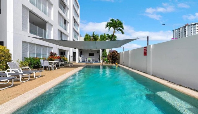 'Eclipse' A Poolside Family Escape in the CBD