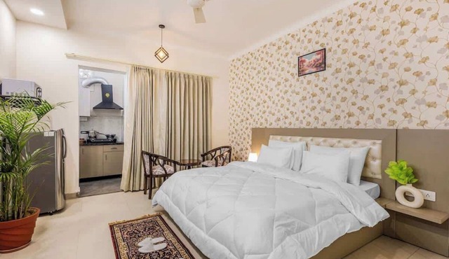 Eco-chic haven in Gurgaon w/balcony